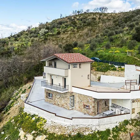 Lovely In With Wifi Holiday home Laureana Cilento